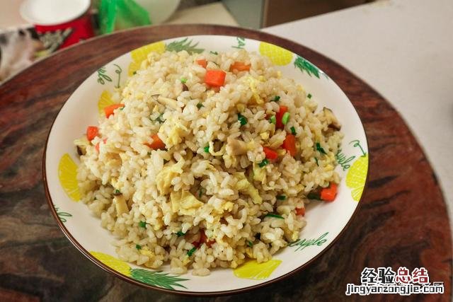 蛋炒饭最简单又好吃的办法 蛋炒饭怎么做最好吃又简单