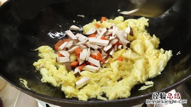 蛋炒饭最简单又好吃的办法 蛋炒饭怎么做最好吃又简单