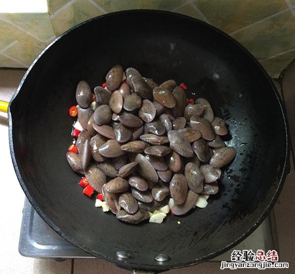 这样洗花甲又吐沙又快又干净 买来花甲怎么洗才干净