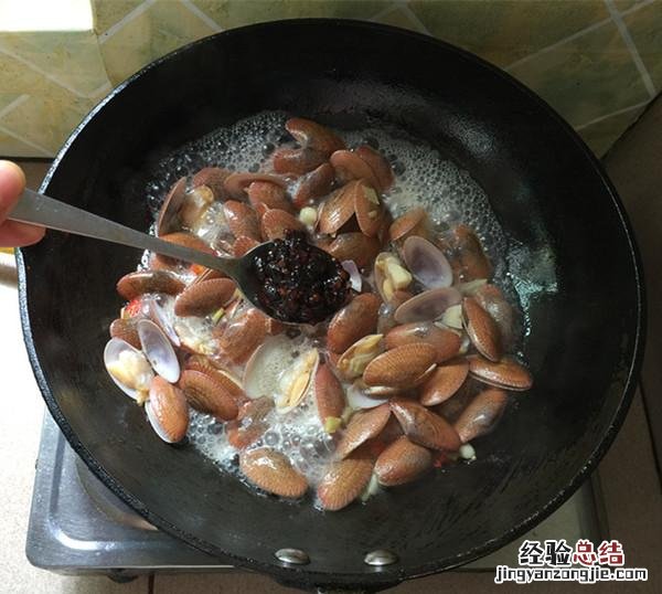 这样洗花甲又吐沙又快又干净 买来花甲怎么洗才干净