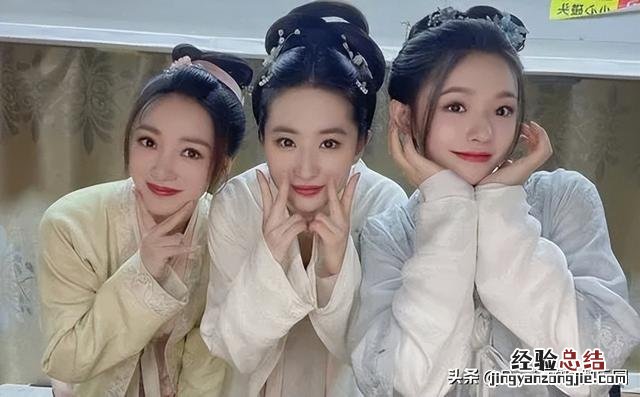 柳岩瑜伽动作大全 怎么瘦腰两侧的赘肉