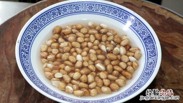 新鲜花生米最简单好吃的做法 花生米怎么炒好吃又脆