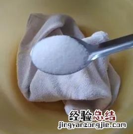 衣服染色了怎么洗掉的小妙招 衣服染色怎么洗掉妙招白醋