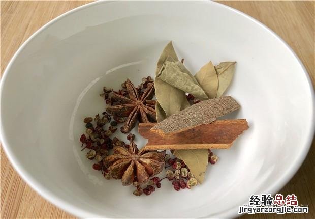 最新正宗辣椒酱的制作方法 干辣椒怎样做成辣椒酱