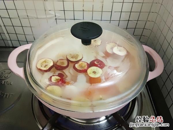 自制一款平民润肺止咳糖水 怎样煮梨水止咳化痰效果好