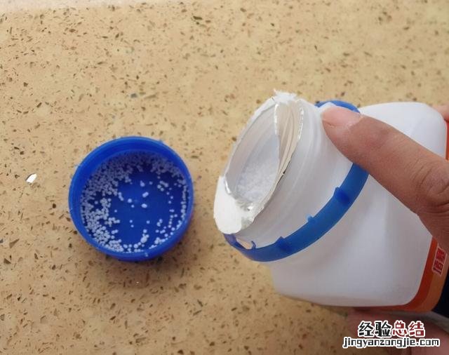 我家常备三种疏通工具 马桶堵塞怎么疏通最快