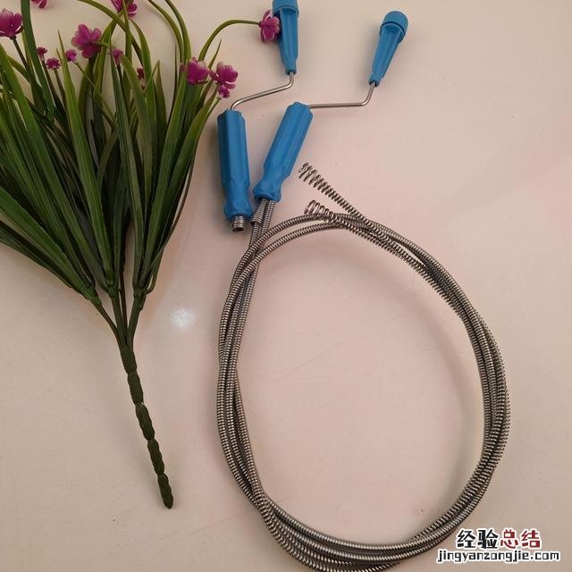 我家常备三种疏通工具 马桶堵塞怎么疏通最快