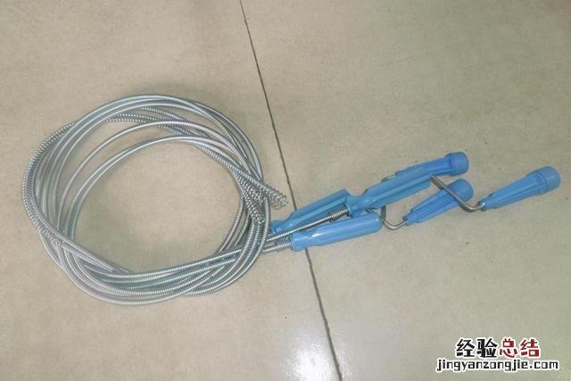 我家常备三种疏通工具 马桶堵塞怎么疏通最快