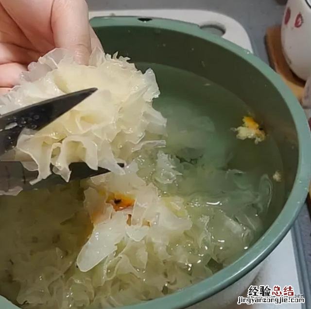 煮银耳汤怎么快速出胶 如何做银耳汤才粘稠