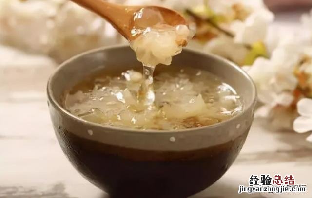煮银耳汤怎么快速出胶 如何做银耳汤才粘稠