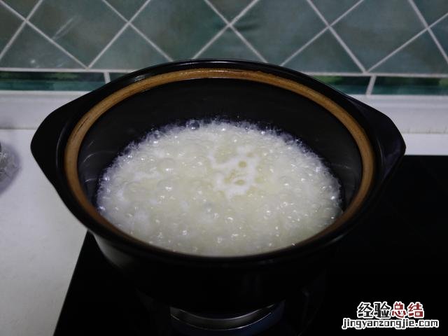普通电饭锅煲仔饭做法 煲仔饭怎么做才好吃