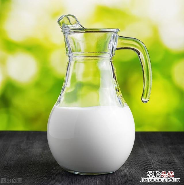 如何用过期的牛奶正确洗脸 怎么用牛奶洗脸才是正确的