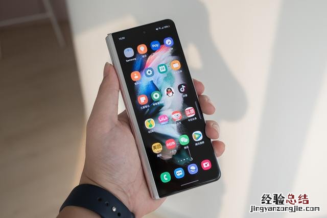 折叠屏手机真的好用吗 三星智能手机怎么样
