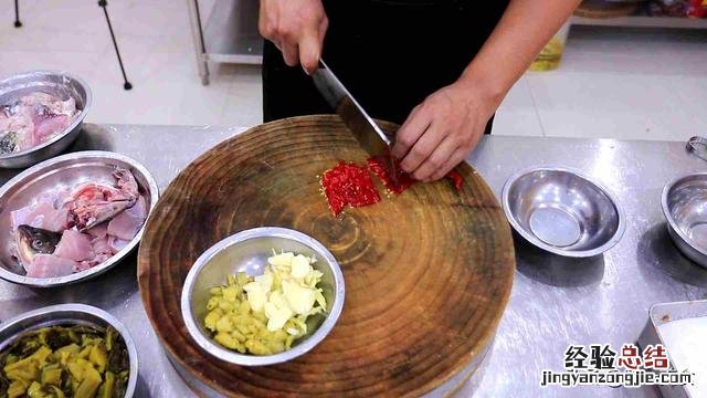 厨师长分享餐馆酸菜鱼做法 酸菜鱼怎么做家常做法