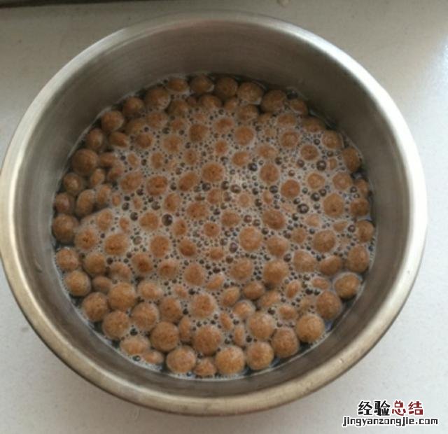 狗粮的正确喂食方法 狗粮怎么喂比较好