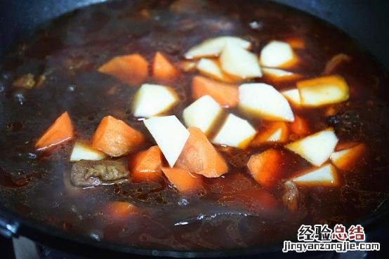 羊排炖土豆的正宗做法 炖羊排怎么炖好吃又简单