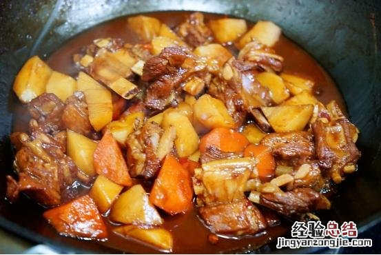 羊排炖土豆的正宗做法 炖羊排怎么炖好吃又简单