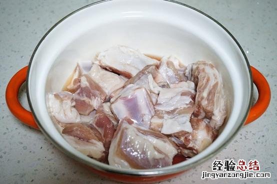 羊排炖土豆的正宗做法 炖羊排怎么炖好吃又简单