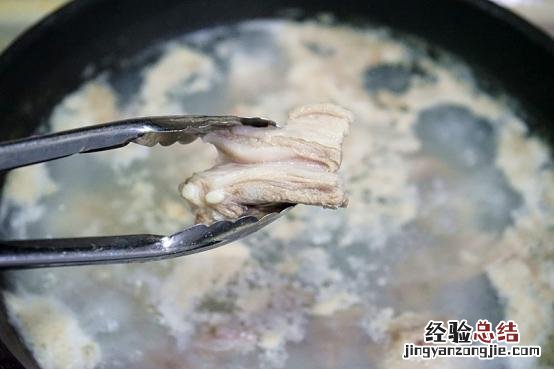 羊排炖土豆的正宗做法 炖羊排怎么炖好吃又简单