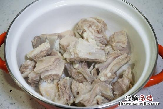 羊排炖土豆的正宗做法 炖羊排怎么炖好吃又简单