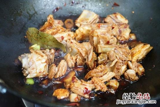 羊排炖土豆的正宗做法 炖羊排怎么炖好吃又简单