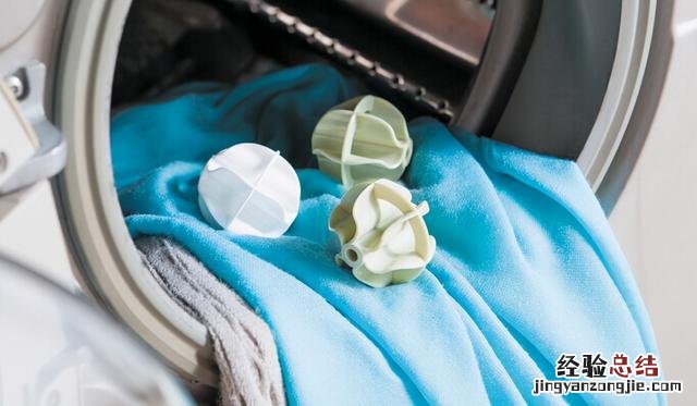 干洗店清洗羽绒服的小窍门 羽绒服有油渍怎样清洗