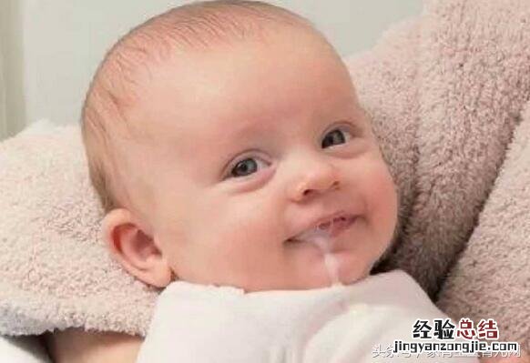 吐奶溢奶的原因及解决办法 孩子吐奶是怎么回事