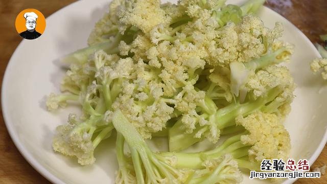 炒花菜大厨教你一招 花菜怎么炒好吃又简单的做法