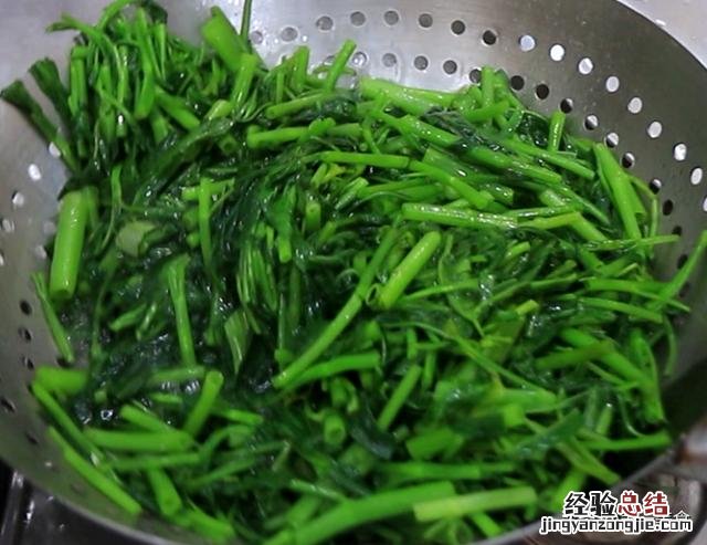 用这方法营养成分1分不丢 空心菜怎么炒好吃