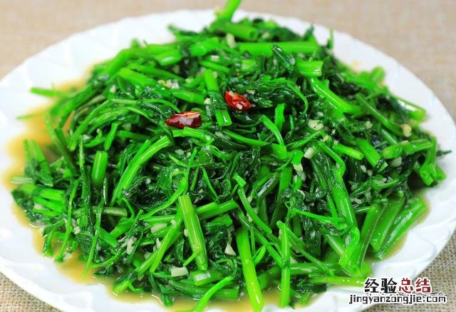 用这方法营养成分1分不丢 空心菜怎么炒好吃