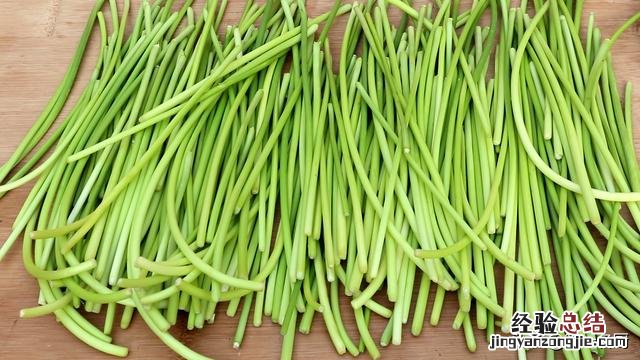 大厨分享妙招鲜嫩爽脆不辣心 蒜苔怎么腌制才好吃家常做法