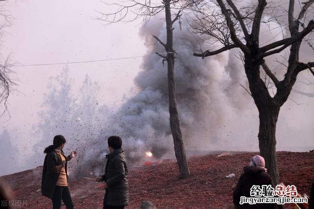 儿时的回忆；诗词中的烟花爆竹 鞭炮声怎么形容的古诗词