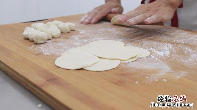 步骤详细到让你一看就能在家做 锅贴怎么做好吃又简单