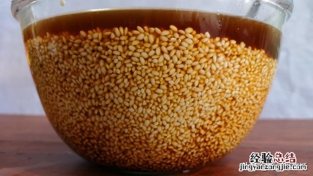 正宗肉粽子的做法步骤图解 肉粽子怎么包法搭配是什么