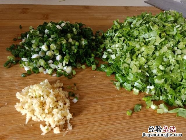 大厨教你3招鲜嫩营养又多汁 芹菜肉的饺子馅怎么调好吃