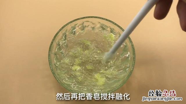 手指被502胶水粘住教你一招解除 502胶水怎么去除 手上