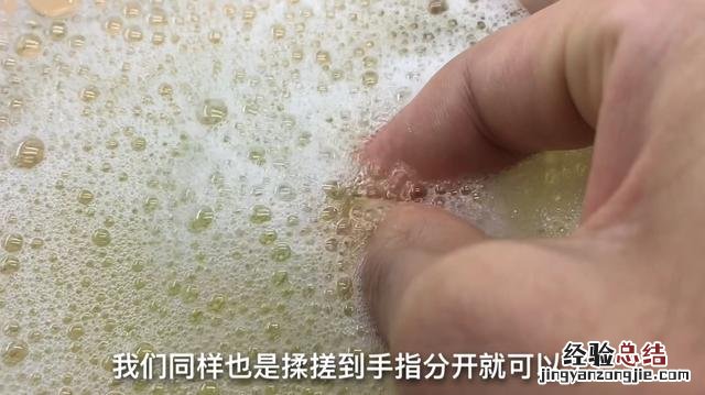 手指被502胶水粘住教你一招解除 502胶水怎么去除 手上