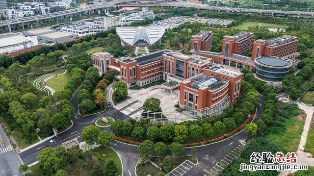 谈谈大学生入党需要具备的条件 怎么入党需要什么条件大学