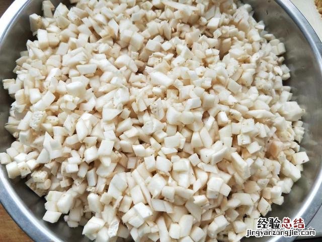 茄子素馅饺子怎么调馅好吃的 茄子馅儿饺子怎么做好吃