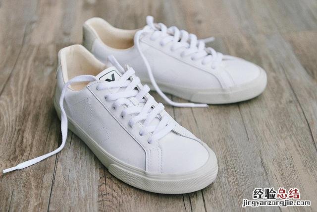 小白鞋发黄怎么办最简单的方法 白鞋变黄怎么办小妙招