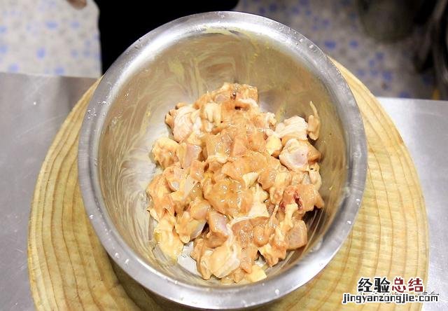 正宗干煸辣子鸡丁的做法 辣子鸡丁怎么做好吃又简单