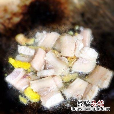 鲜墨鱼烧排骨和墨鱼干烧肉中午刚做完 墨鱼干怎么吃最有营养