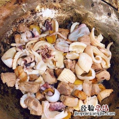 鲜墨鱼烧排骨和墨鱼干烧肉中午刚做完 墨鱼干怎么吃最有营养