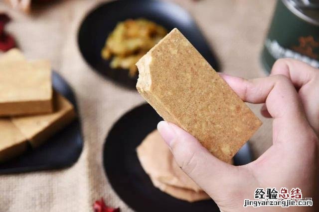 开水煮30分钟瞬间懂了 压缩饼干怎么吃才是正确的方法