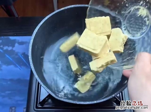 开水煮30分钟瞬间懂了 压缩饼干怎么吃才是正确的方法