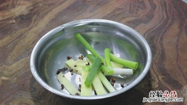 做鲫鱼最好吃最简单的方法 鲫鱼怎么做好吃又有营养