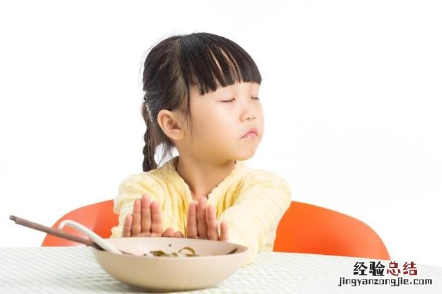 小孩脸上有一小块白斑的注意事项 孩子脸上有白块是怎么回事