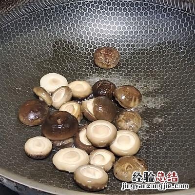 我家做香菇油菜就用这个方法 香菇油菜怎么做好吃又简单易学花