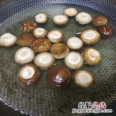 我家做香菇油菜就用这个方法 香菇油菜怎么做好吃又简单易学花