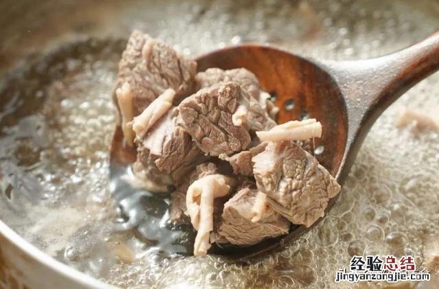 掌握“3个”步骤牛肉软烂不柴 牛肉炖土豆怎么炖好吃又烂